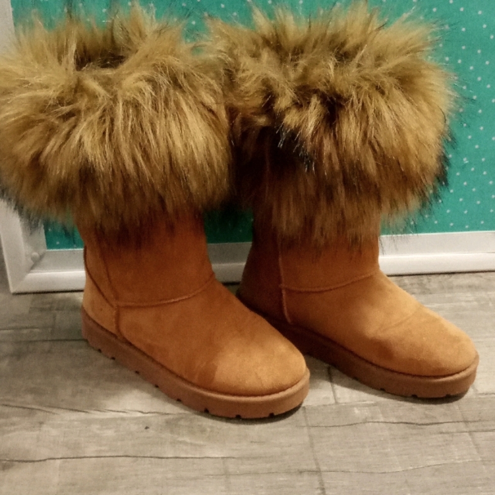 Bamboo fur boots